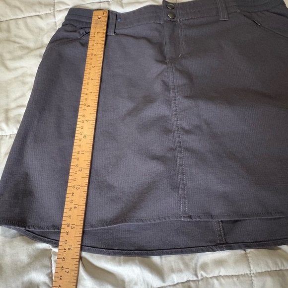 KUHL women’s Strattus skort size 8 grey mid length - Picture 9 of 10